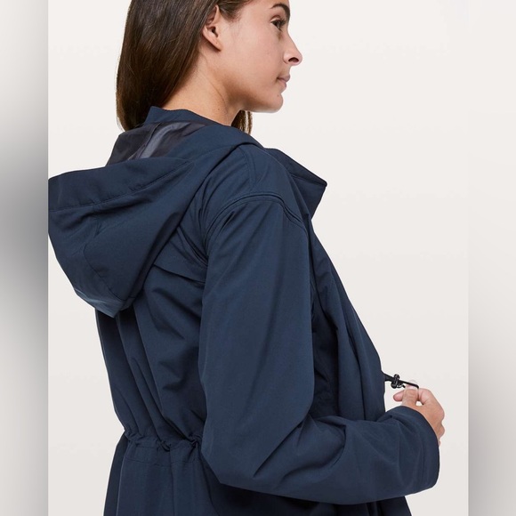 Lululemon Swing Trench True Navy 6 Water And Wind Resistant Glyde Lightweight - Picture 4 of 16